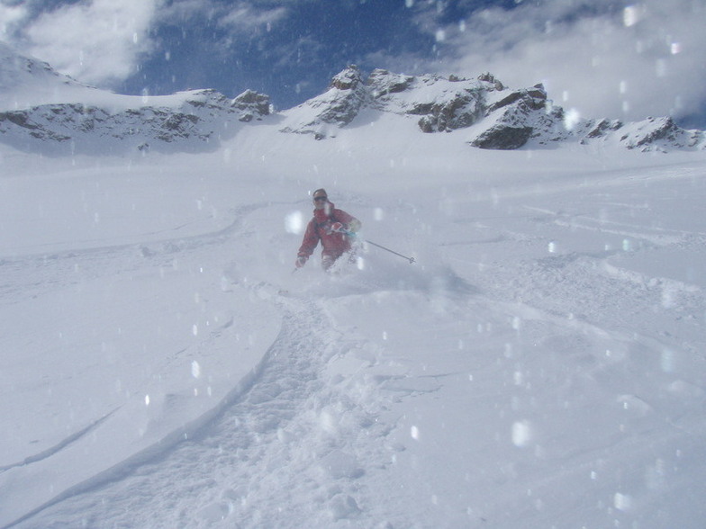 Nice powder day- May 2010, La Grave-La Meije