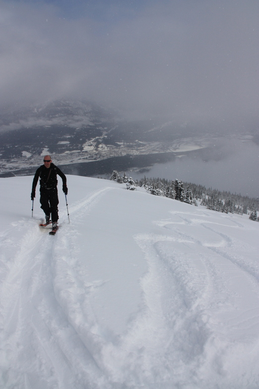 Slackcountry ski touring at Kicking Horse