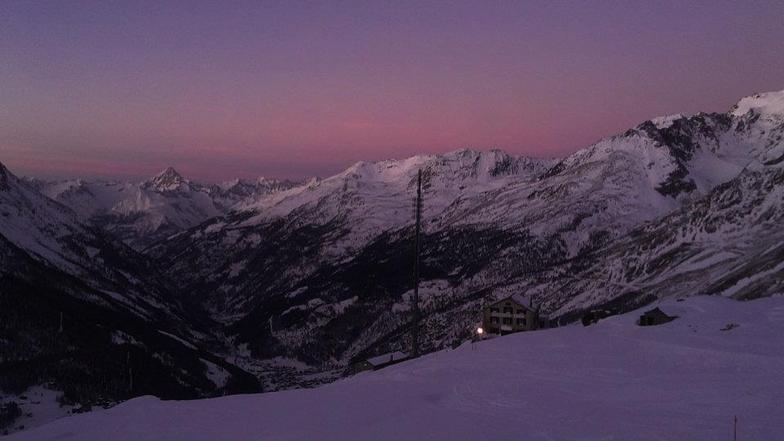 sunset over the valley of saas and VERNISSAGE berghaus, Saas Fee