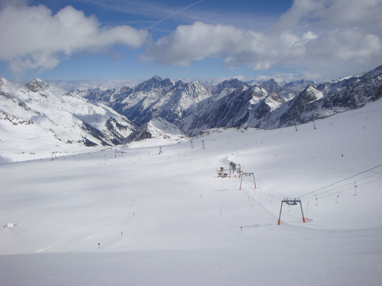 Run 21, halfway down, Stubai Glacier