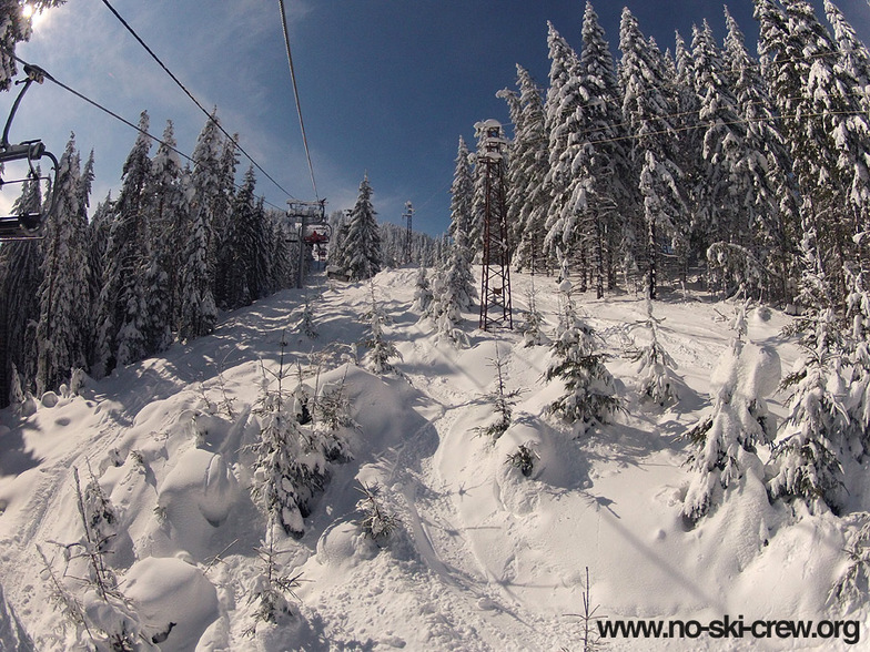 Chepelare - Mechi Chal - Under the Chairlift