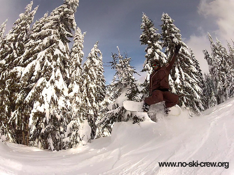 Chepelare - Mechi Chal - Havin fun in the snow