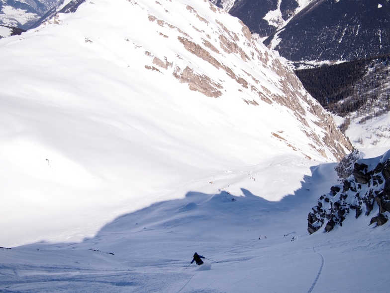 Skiing into the Combe de l'A, Vichères-Liddes