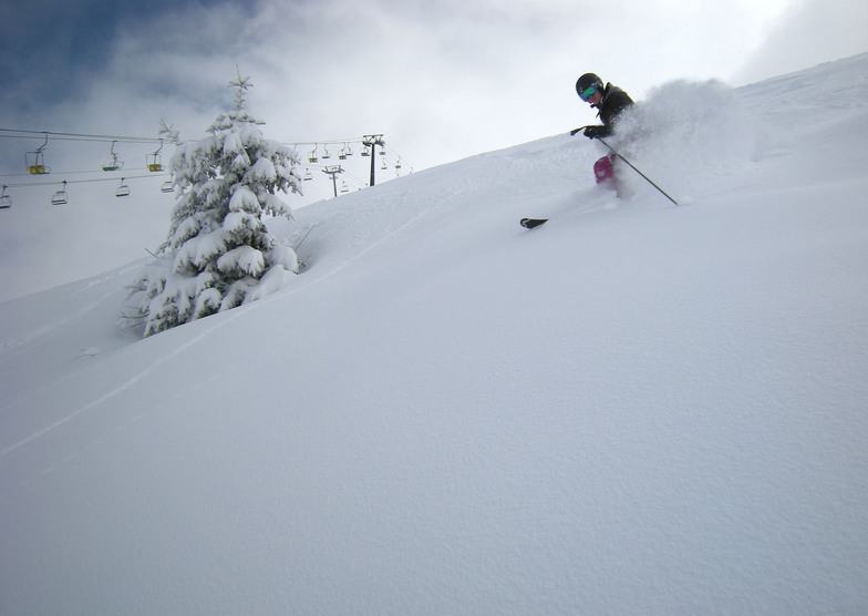 Greg in good late season powder on the Mont Joux, Saint Gervais