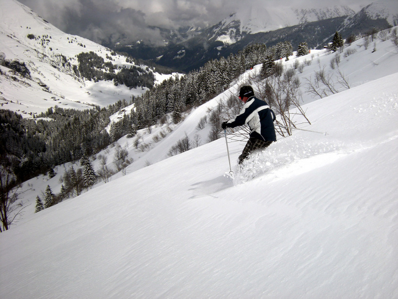 Jamie finds excellent end of season spring powder, Saint Gervais