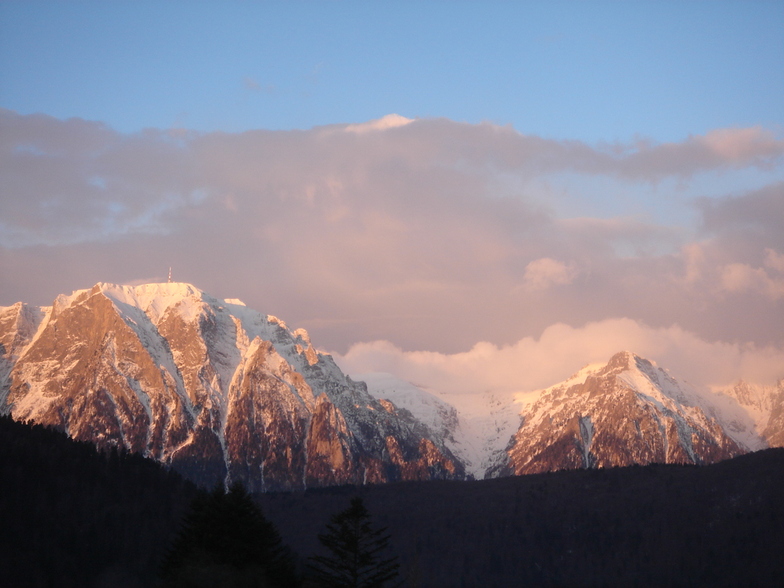 Red Mountain Morning, Azuga