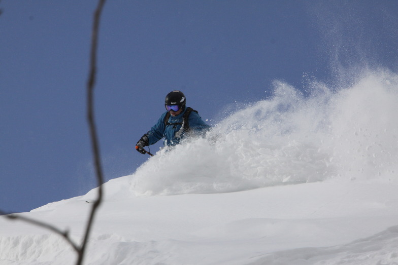 Rare blue sky Hanazano, Niseko Hanazono Resort