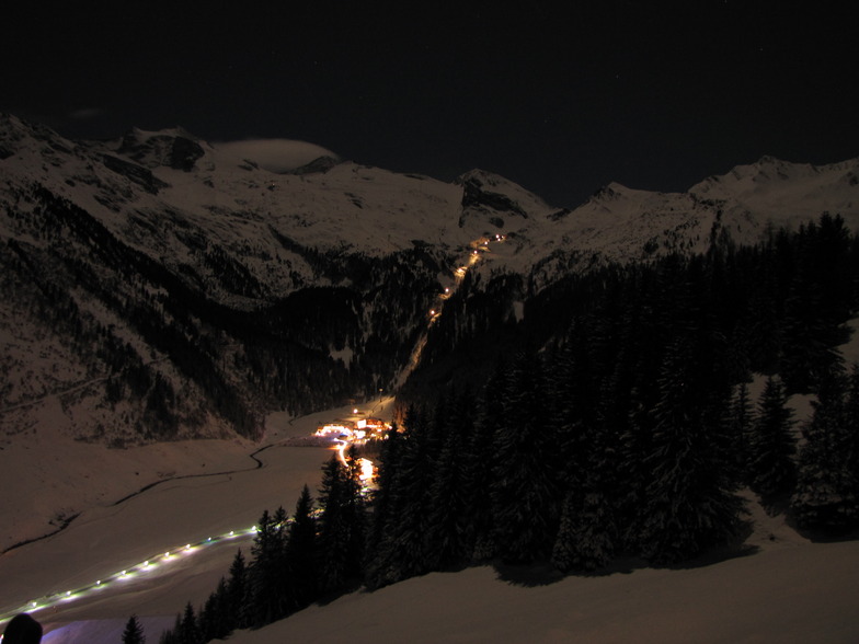 Hintertux at night