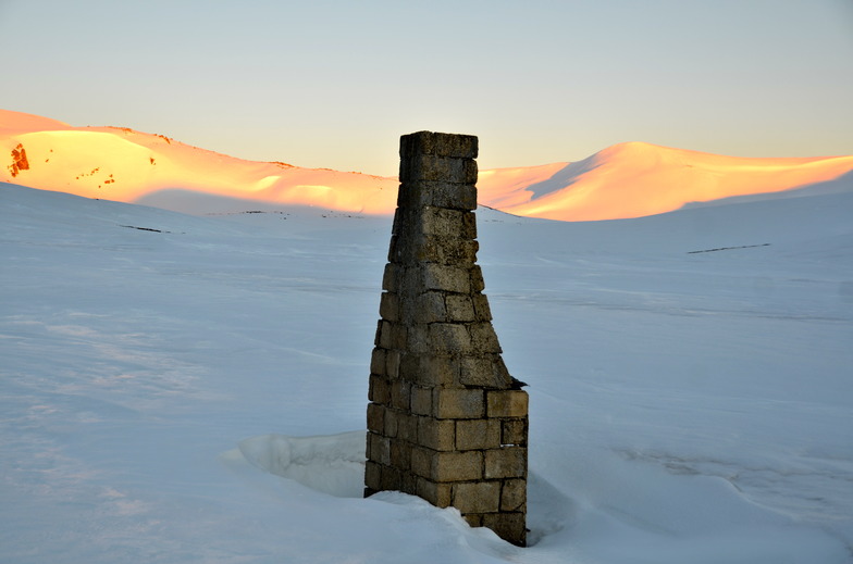 Sunrise at the Ruined Chimney near Charlotte Pass, Kosciuszko National Park, Australia