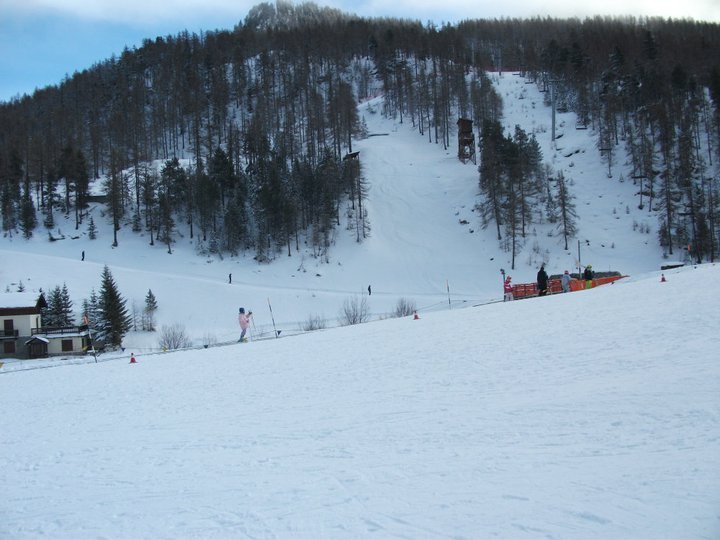 Runs back into village, Claviere (Vialattea)