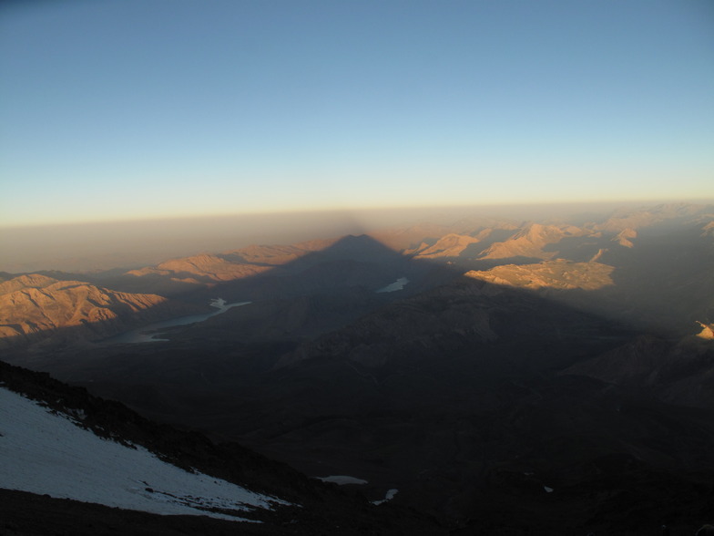 Shadow of damavand 