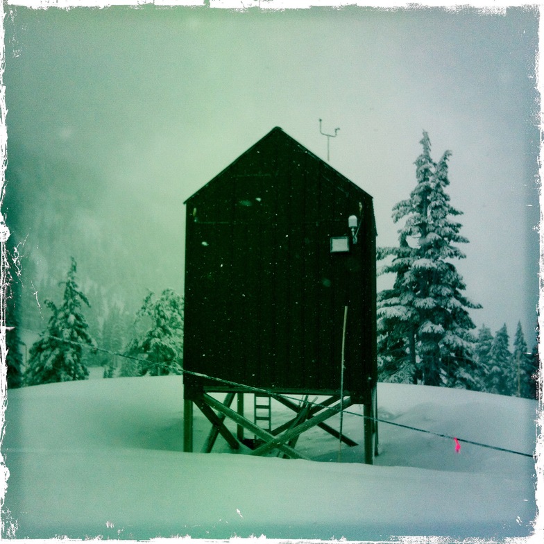 The bomb hut, Mount Washington