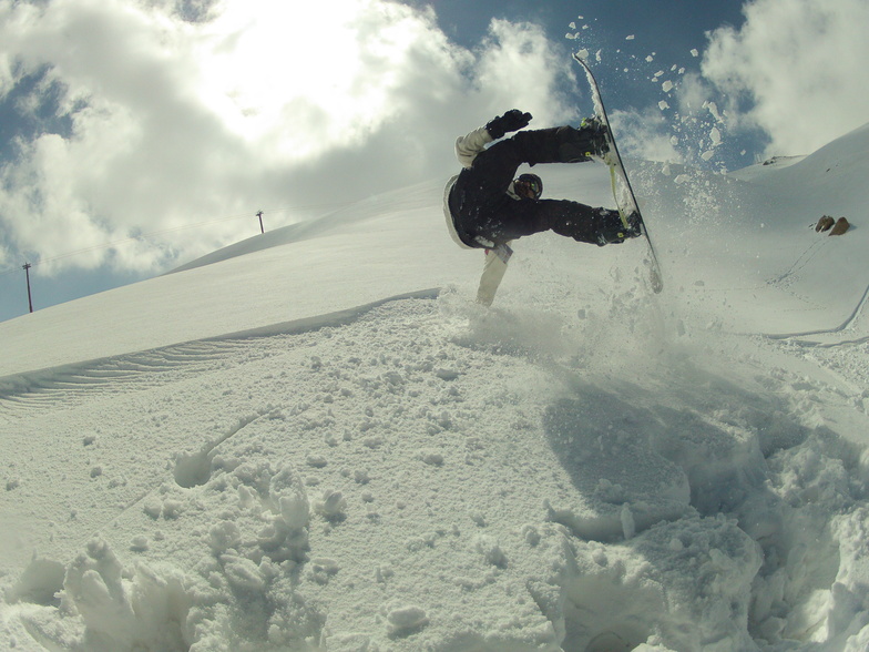 wall (milad), Pooladkaf Ski Resort