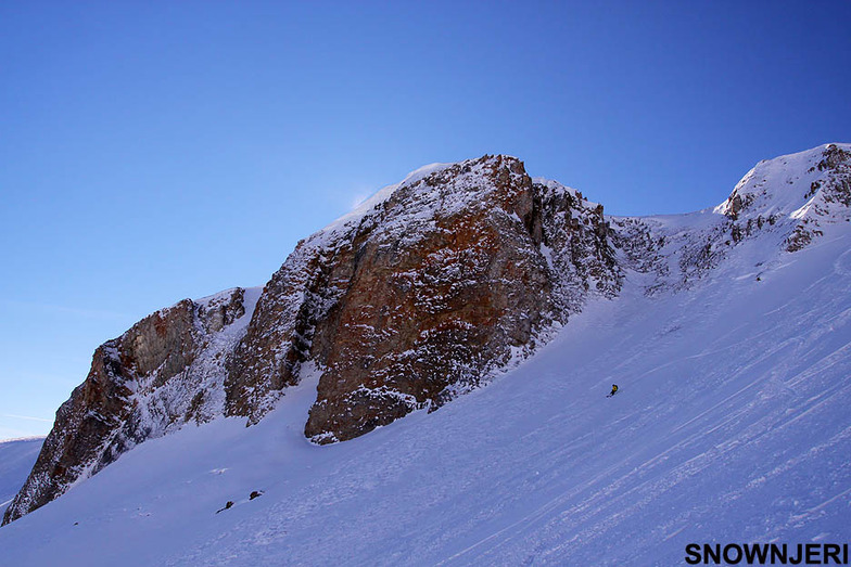 Skiing Dot, Popova Shapka