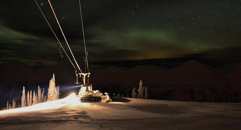 Northern Lights at work, Powder King