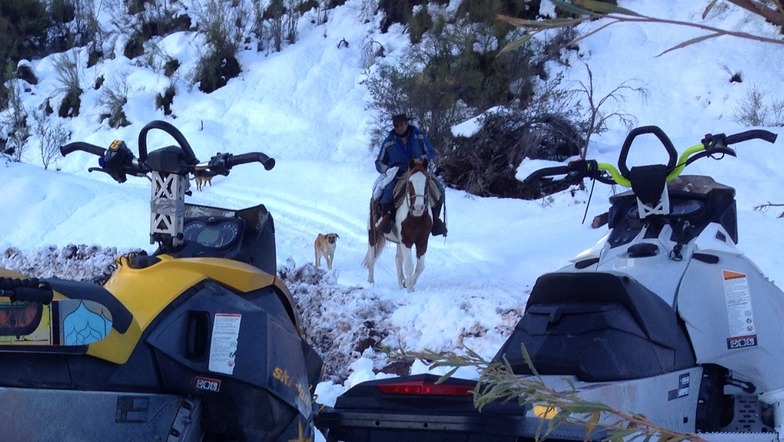 Chilean cowboys & snowmobiles, Alto del Padre