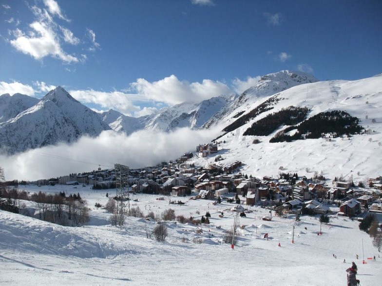 Les Deux Alpes above the clouds