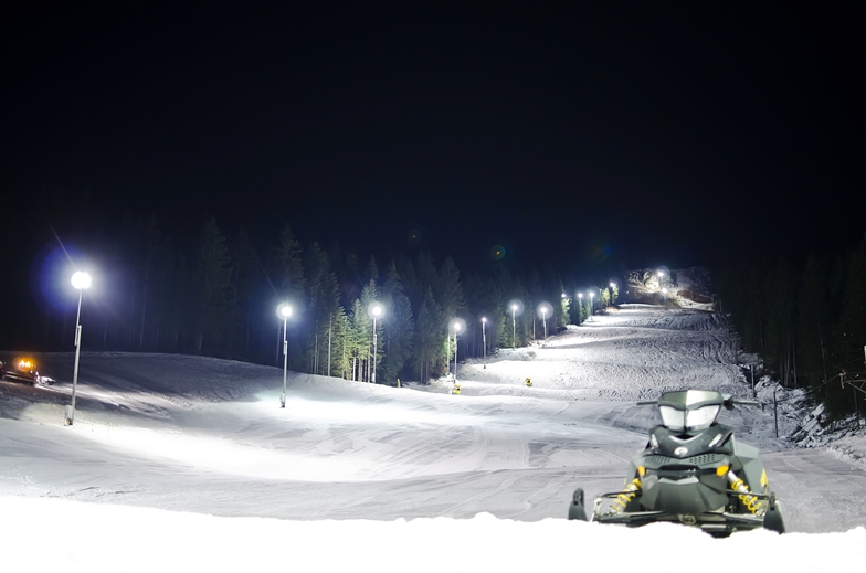 Night skiing, Ravna Planina