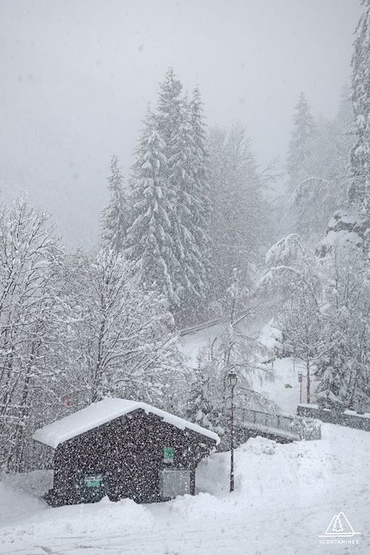 more than a metre of snow in the last 72 hrs, Les Contamines