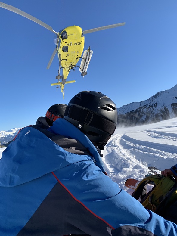 Heliskiing around Villars