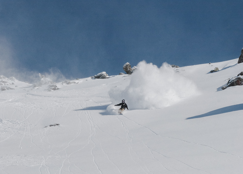 Powder riding in Verbier with Vivid Snowboaridng 