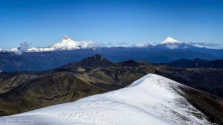 Vista del puntiagudo y volcán osorno desde antillanc, Antillanca