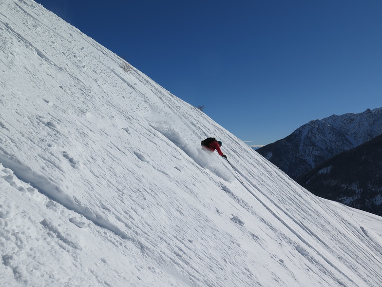 Bertrand on his way down a slope, Villars