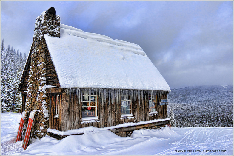 A cold morning at the Warming Hut, Mt Hood Ski Bowl