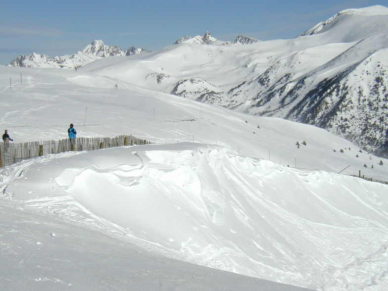 Snow Overhang in Soldeu, Grandvalira-Soldeu