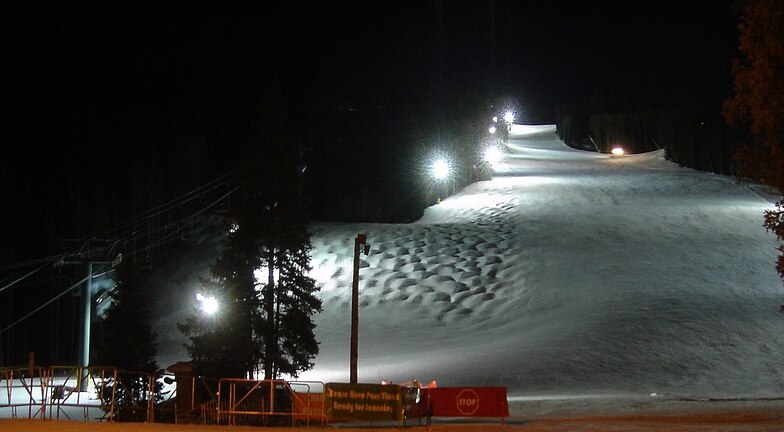 Night skiing, Loch Lomond Ski Area