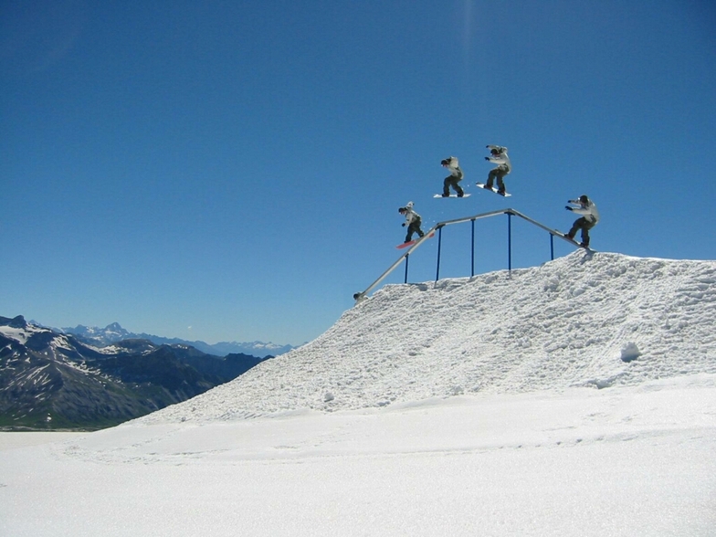 Glacier3000 (Les Diablerets) Summer boarding sequence shot