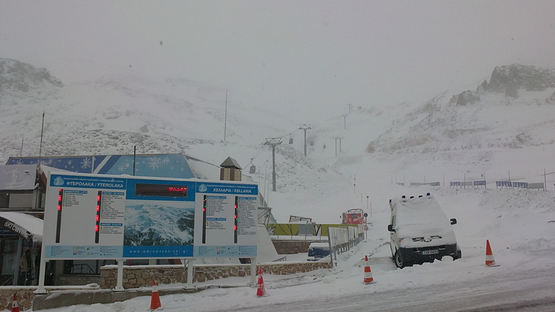 17 /4/11 spring snowfall, Mount Parnassos