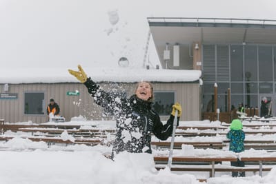 Simultaneous Snowfall in Northern and Southern Hemispheres