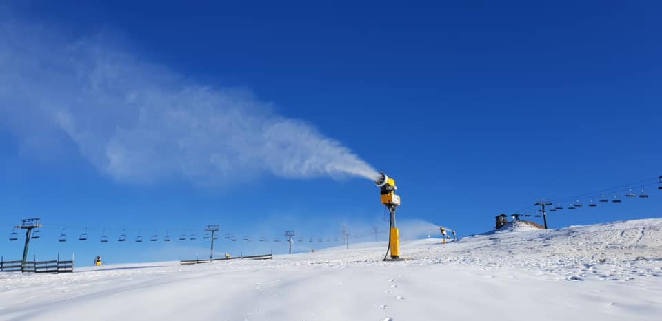 Australian Ski Resort Sells Out of Lift Tickets for Much of Season, Bans Snowballing